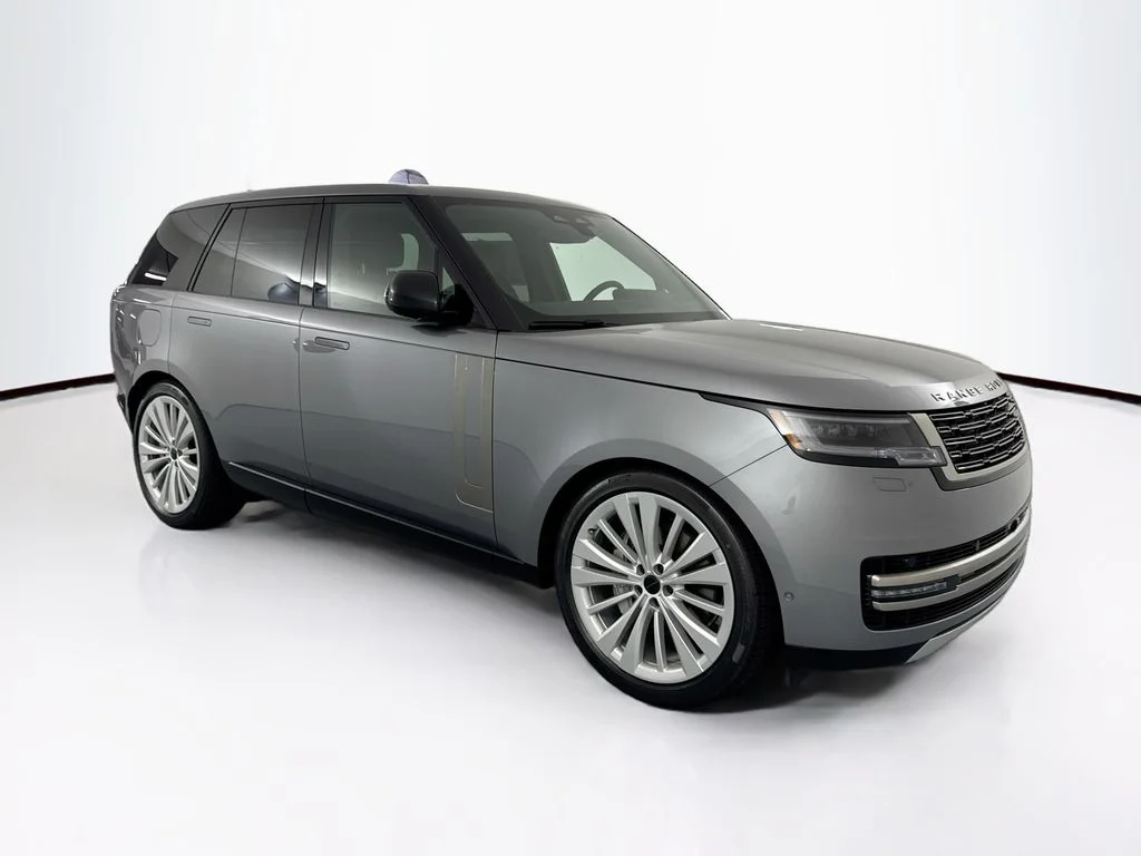 New 2026 Eiger Grey Land Rover SE image 3