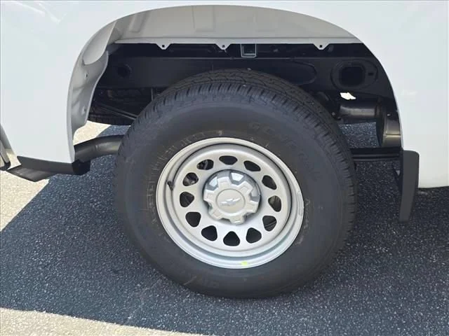 New 2026 Summit White Chevrolet WT image 33