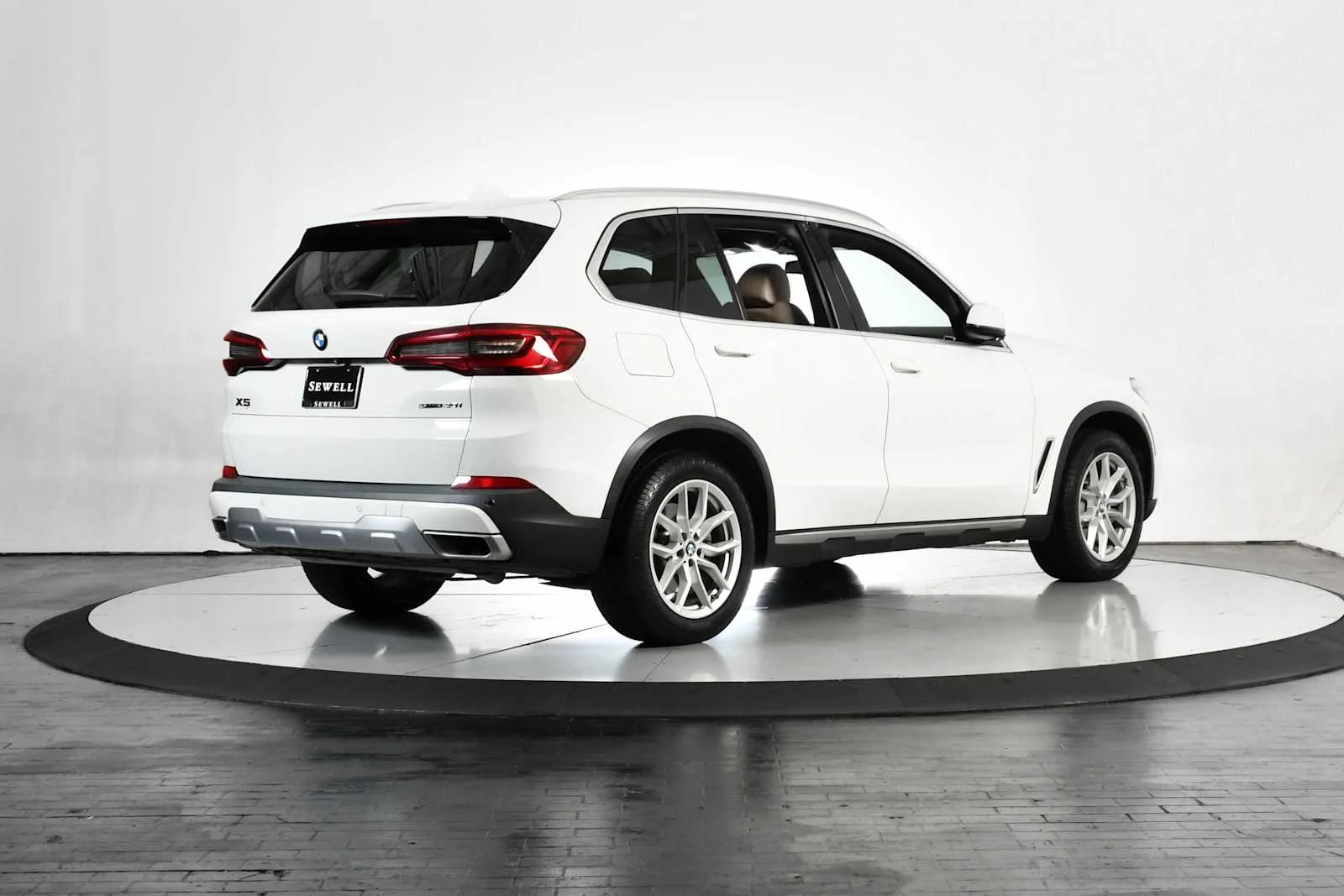 Used 2020 Alpine White BMW sDrive40i image 6