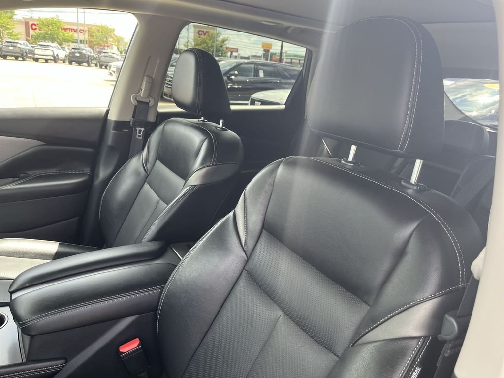 Used 2023 Gray Nissan SL image 11
