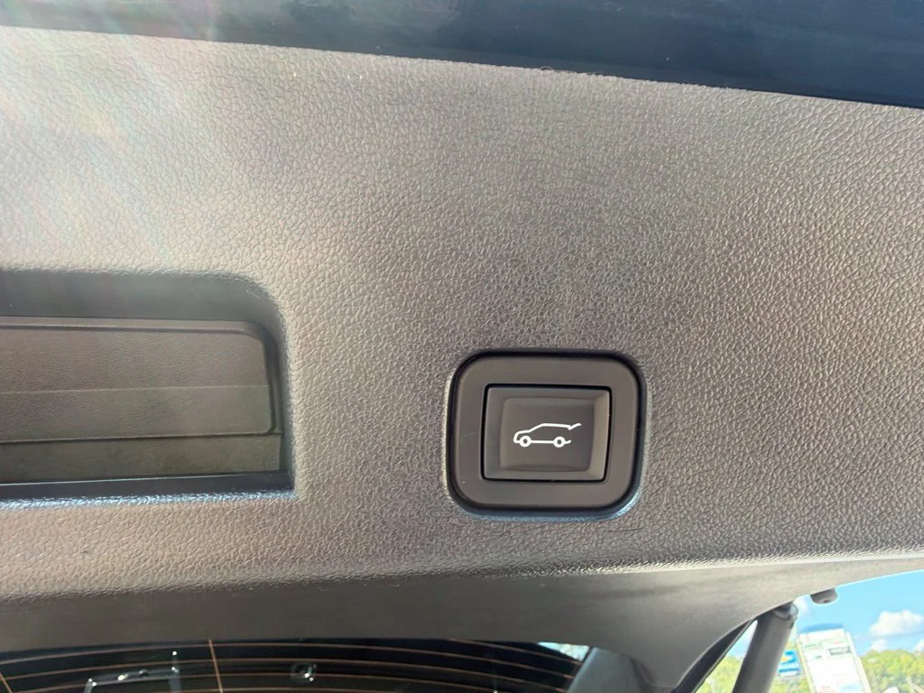 Used 2026 Ebony Twilight Metallic GMC Elevation image 31