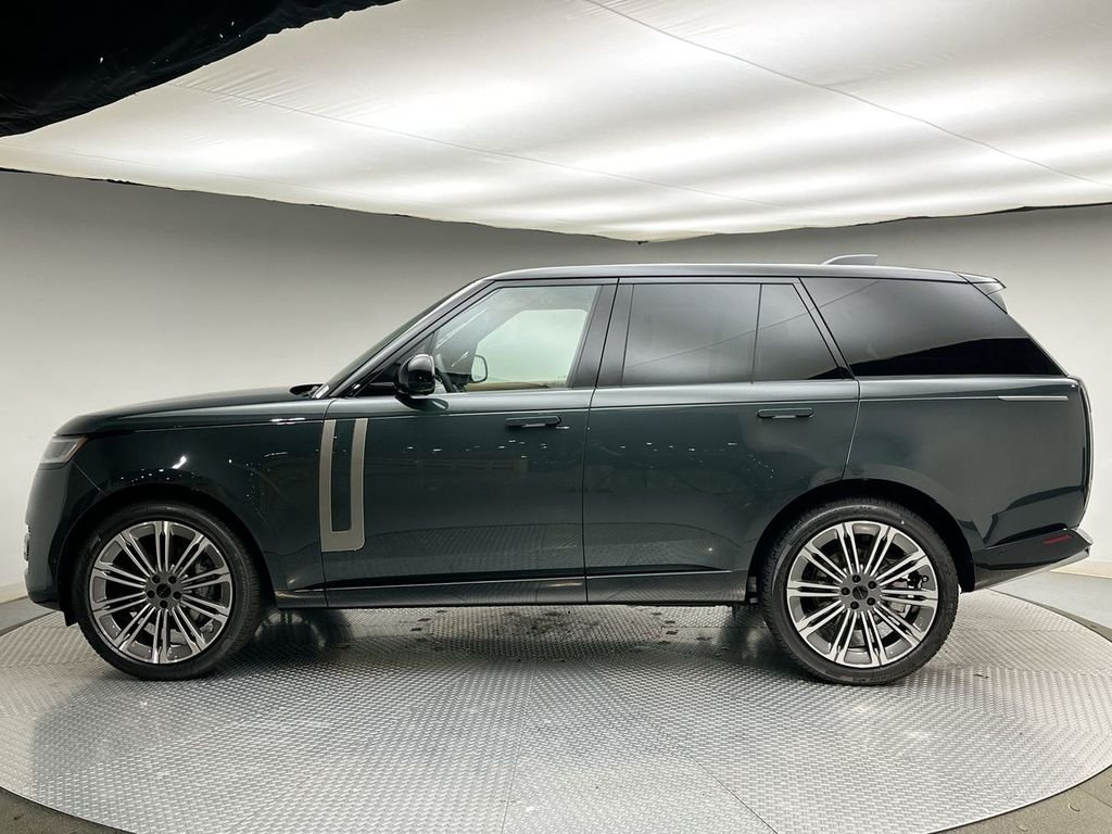 New 2026 Belgravia Green Land Rover SE image 2