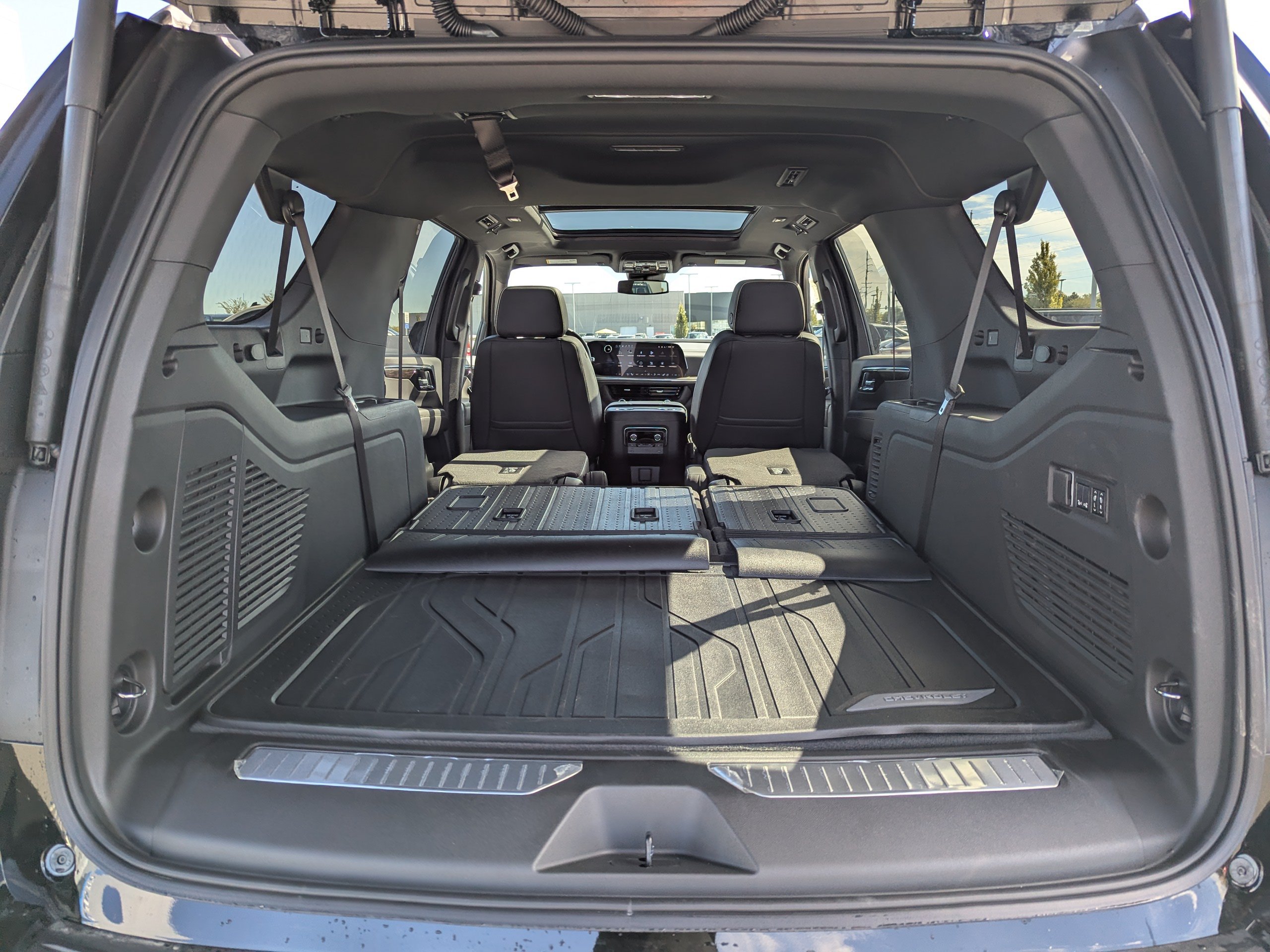 2026 Chevrolet Suburban Premier - Photo 36