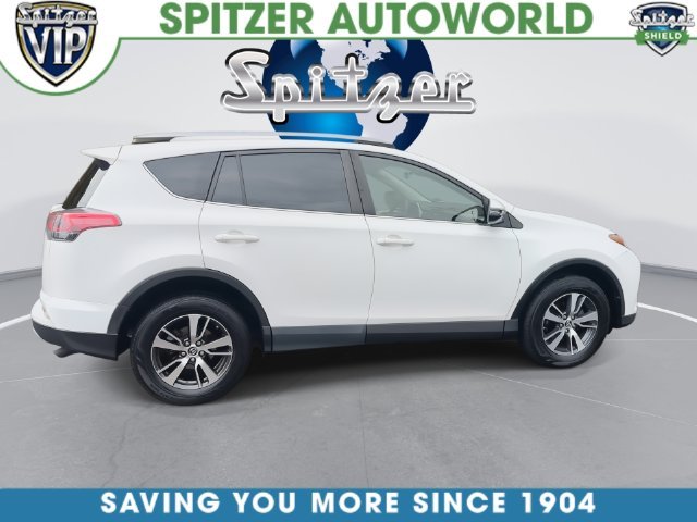Used 2018 White Toyota XLE image 16