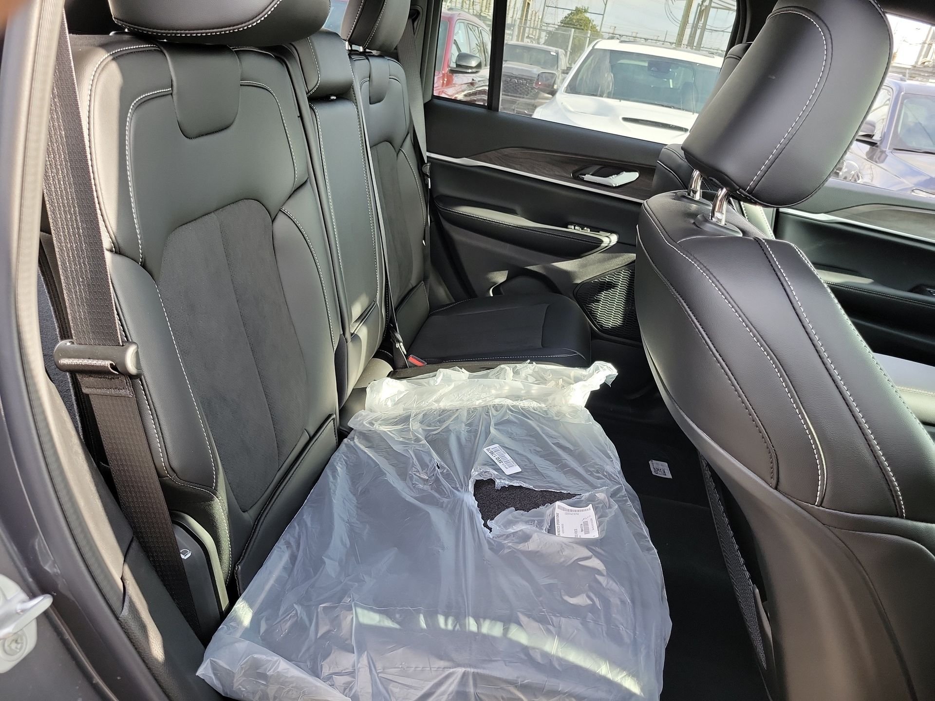 New 2026 Baltic Gray Metallic Clear-Coat Exterior Paint Jeep Altitude image 18