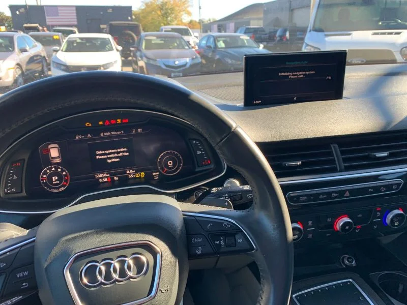 Used 2019 White Audi 55 TFSI Premium Plus Sport Utility 4D image 30