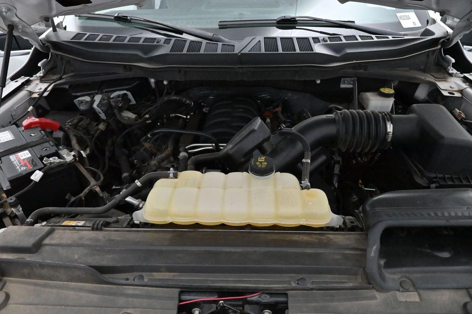 Used 2023  Ford LARIAT image 38