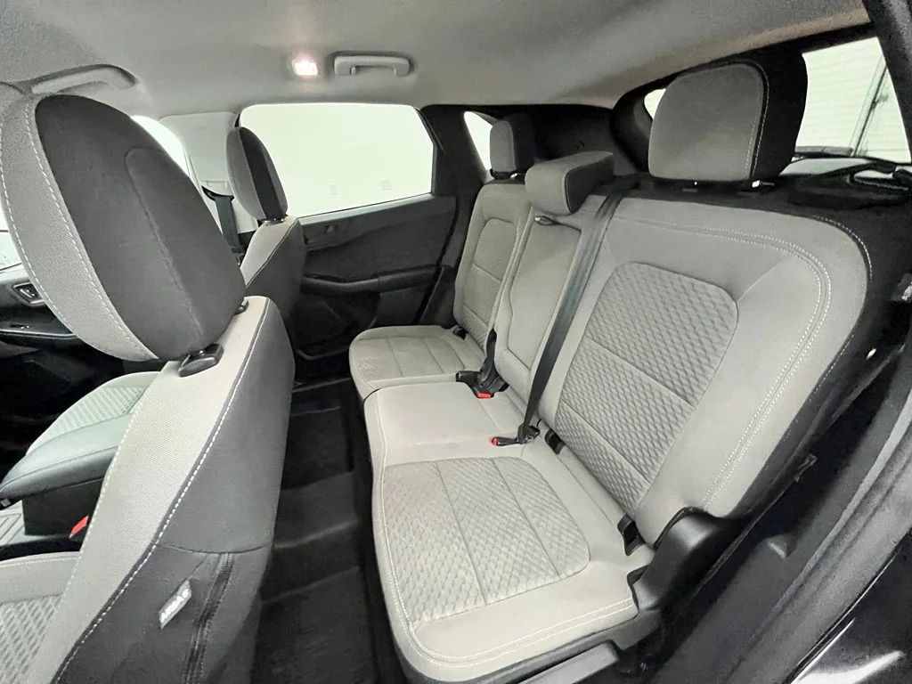 Used 2022 Black Ford SE image 33