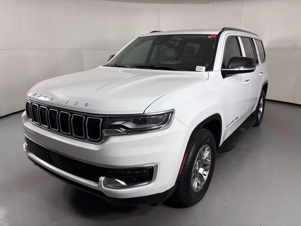 Used 2023 White Jeep Base image 4