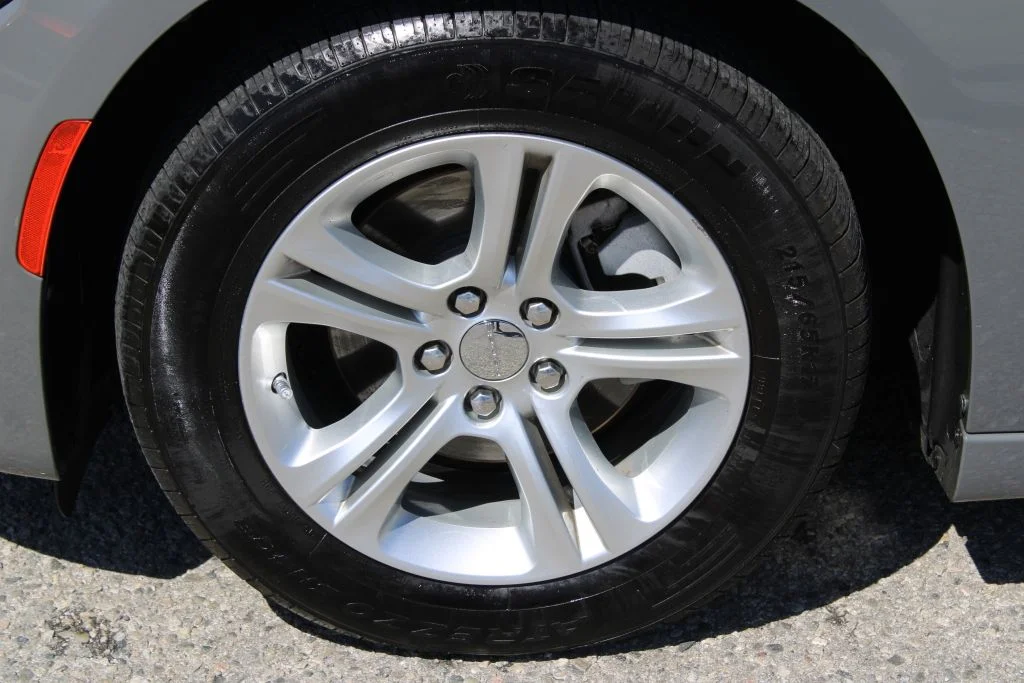 Used 2023 Gray Dodge SXT image 8