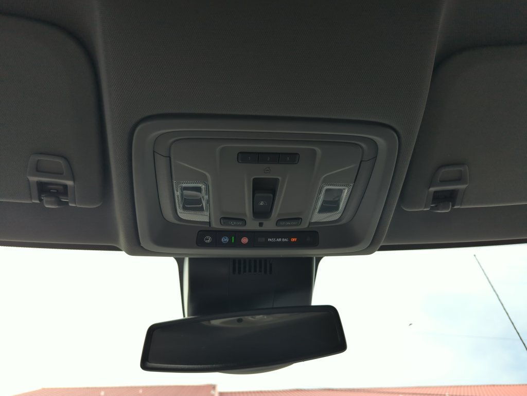 Used 2024 Silver GMC SLT image 25