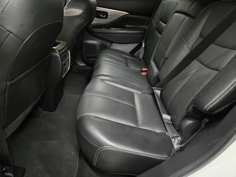 Used 2018 Pearl White Nissan SL image 8