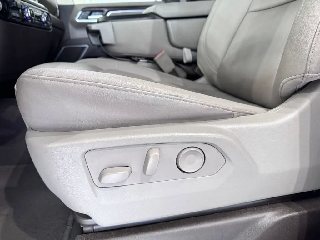 Certified Used 2025 Summit White GMC SLT image 25