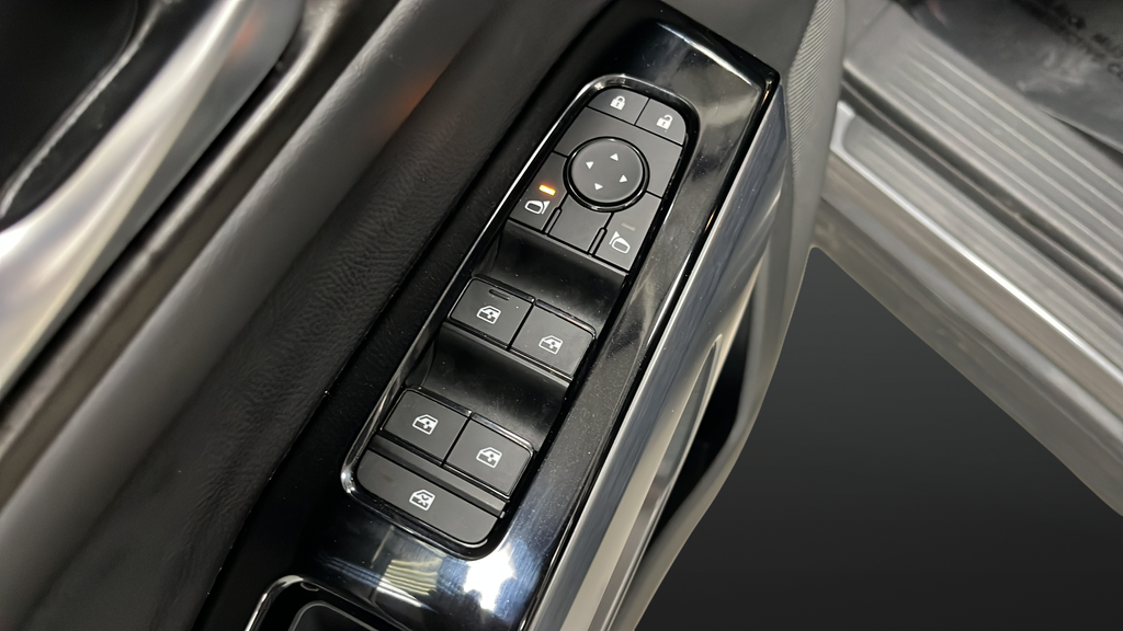 Used 2025 Gun Metallic Nissan SL image 22