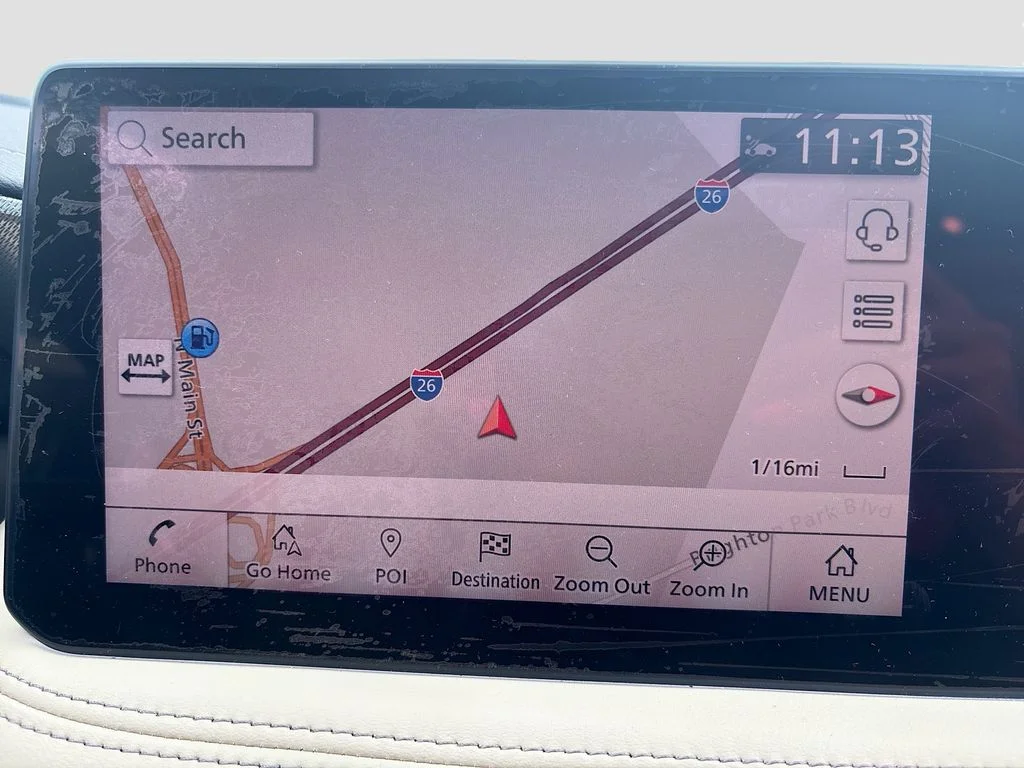 Used 2025 White INFINITI LUXE image 35