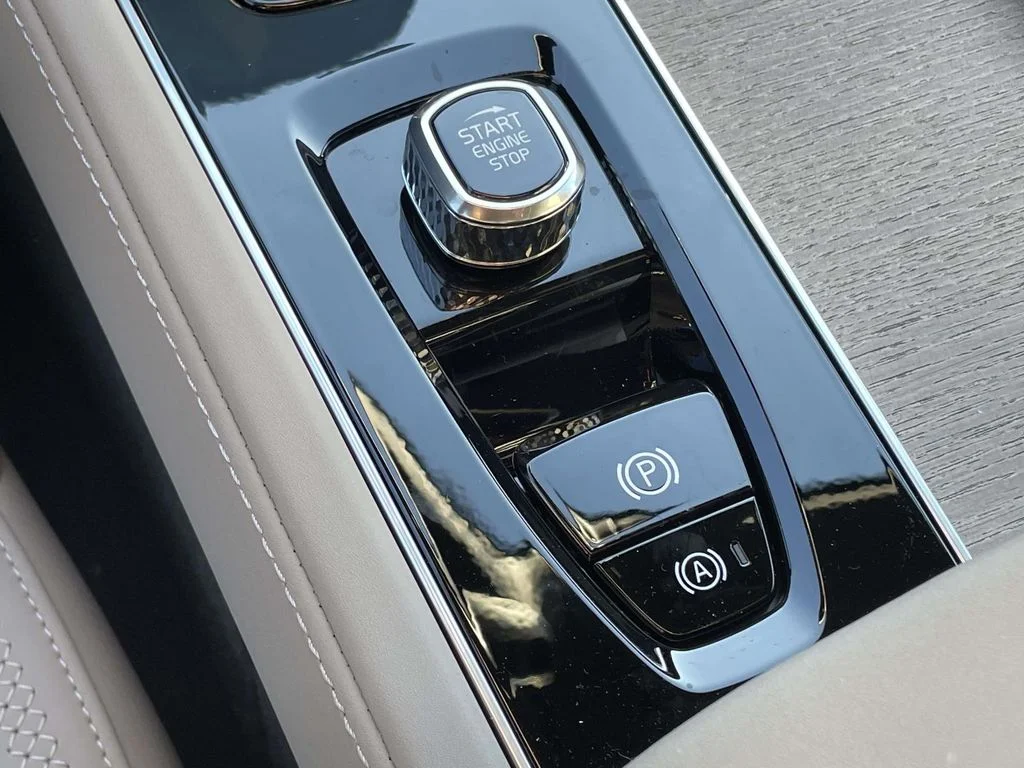 New 2026 Vapour Grey Volvo Plus image 21