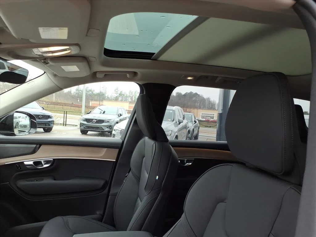 2026 Volvo XC90 Plus - Photo 11
