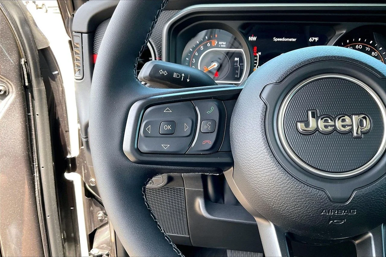 New 2026 Granite Crystal Metallic Clearcoat Jeep Rubicon X image 27
