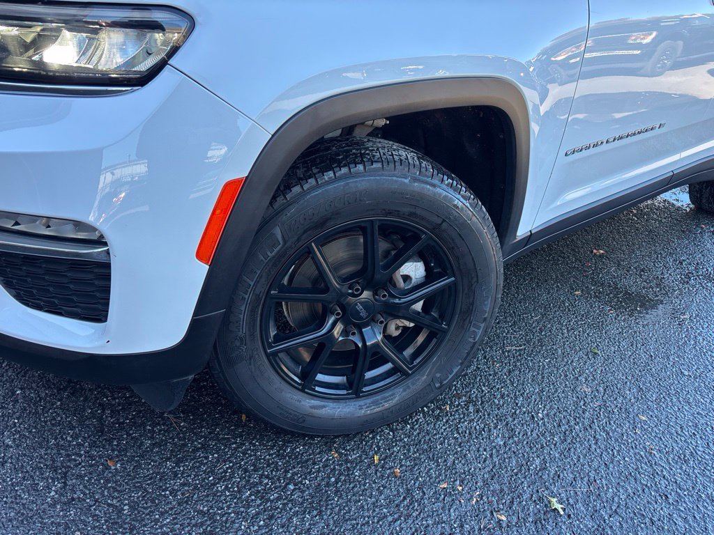 Used 2022 White Jeep Limited image 2