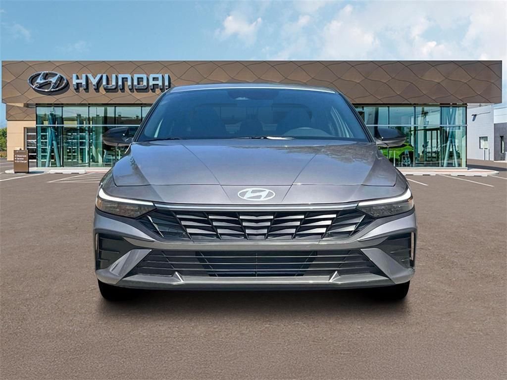 2025 Hyundai Elantra SEL - Photo 12
