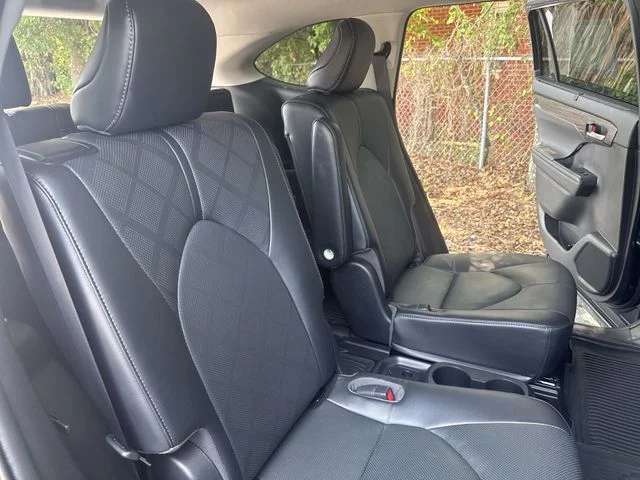 Used 2022  Toyota Platinum image 11