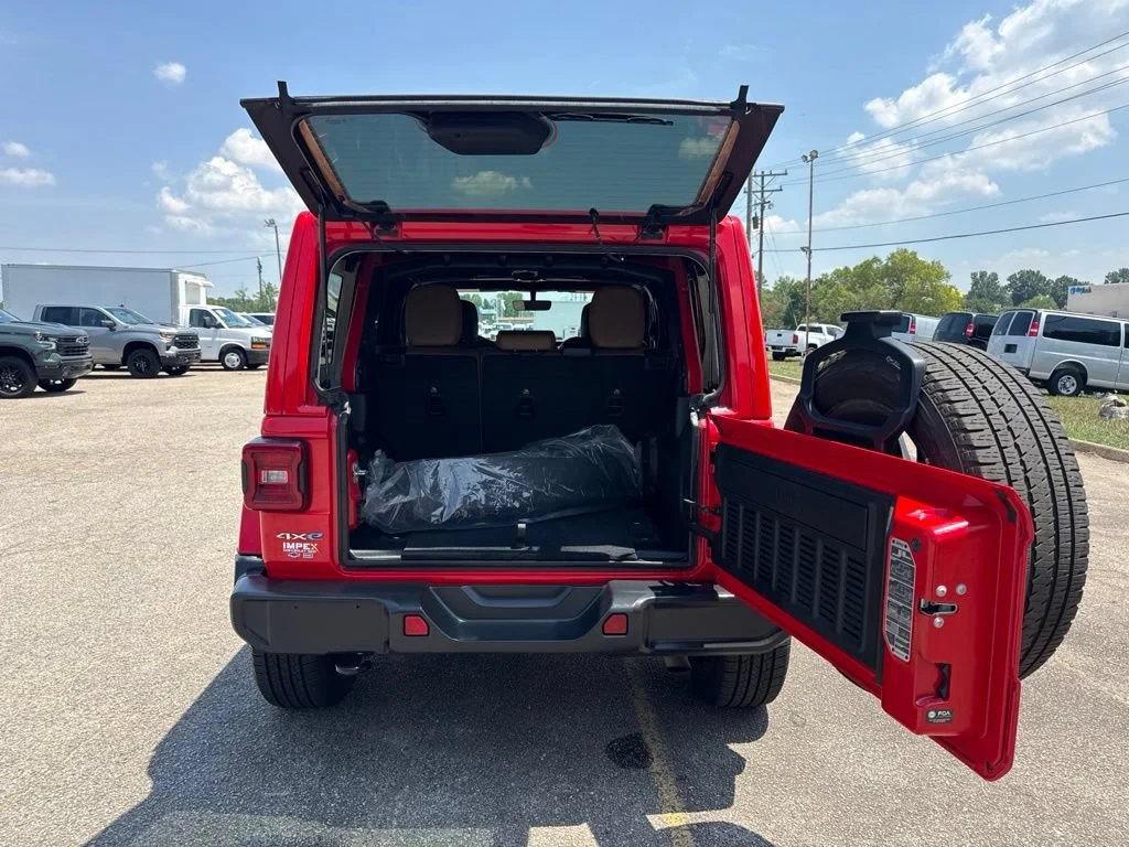 Used 2021 Red Jeep Unlimited Sahara image 27