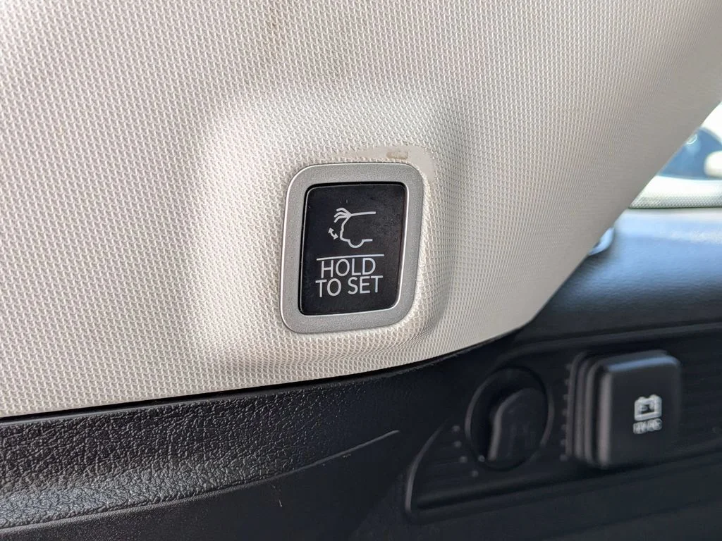 Used 2023 White Jeep 4xe image 9