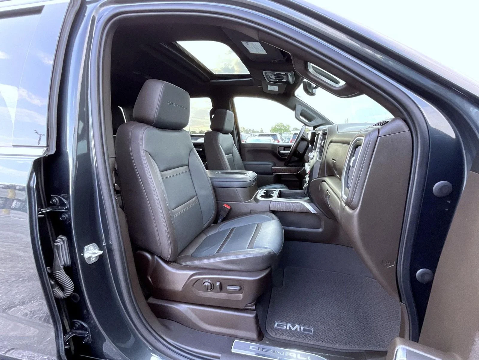 Used 2021 Green GMC Denali image 15