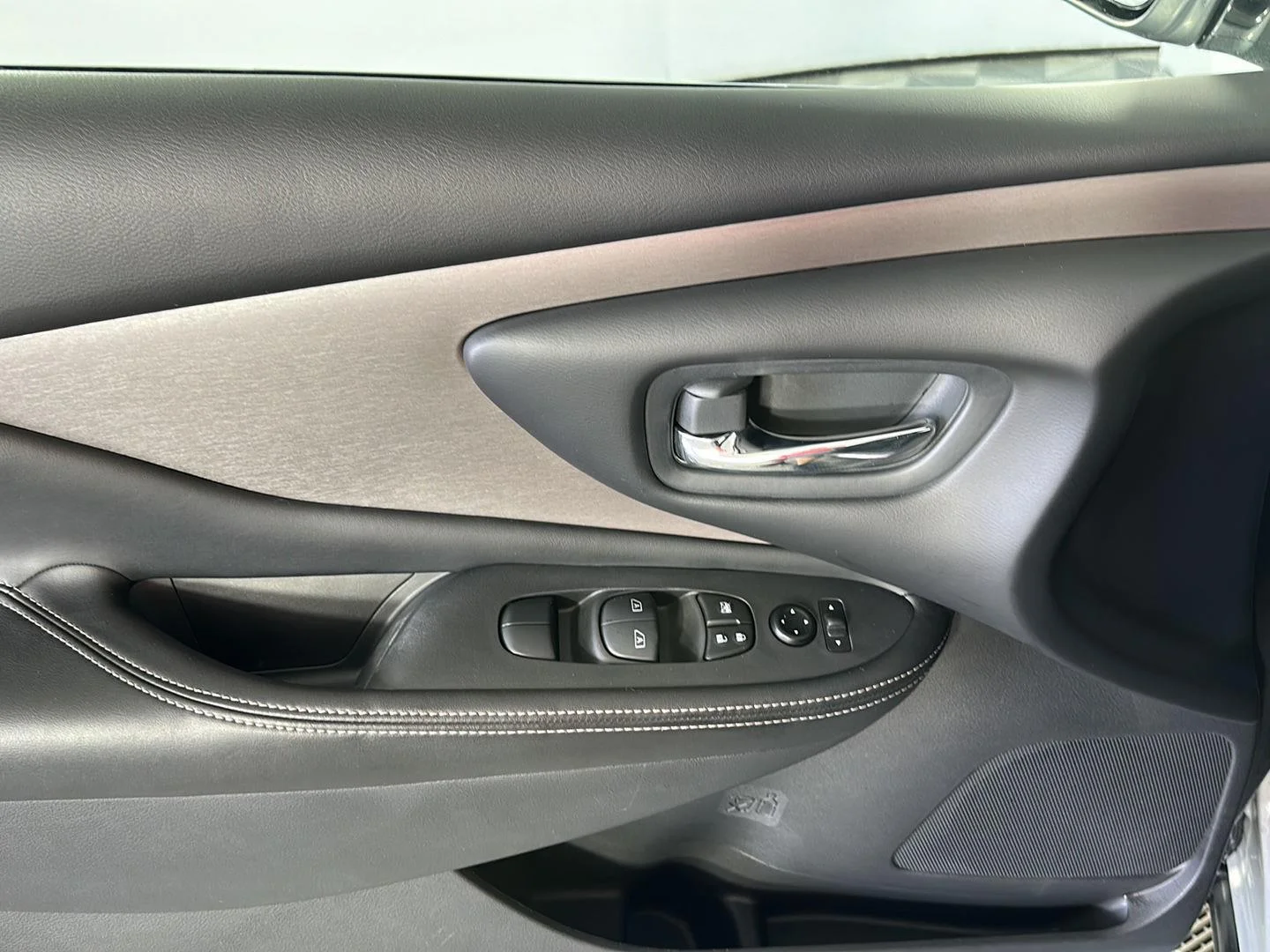 Used 2023 Brilliant Silver Metallic Nissan S image 9