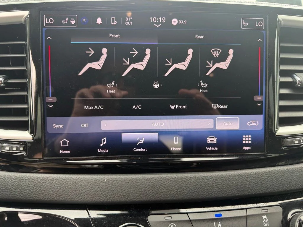 Used 2022 Crystal Metallic Chrysler Touring L image 24