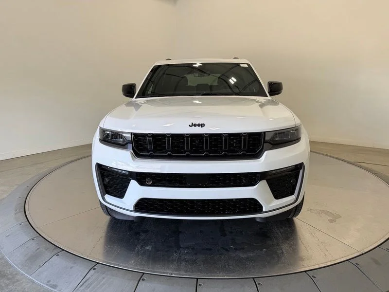 New 2026 Bright White Clear-Coat Exterior Paint Jeep Limited Reserve image 2