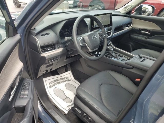 Used 2025 White Toyota Limited image 12