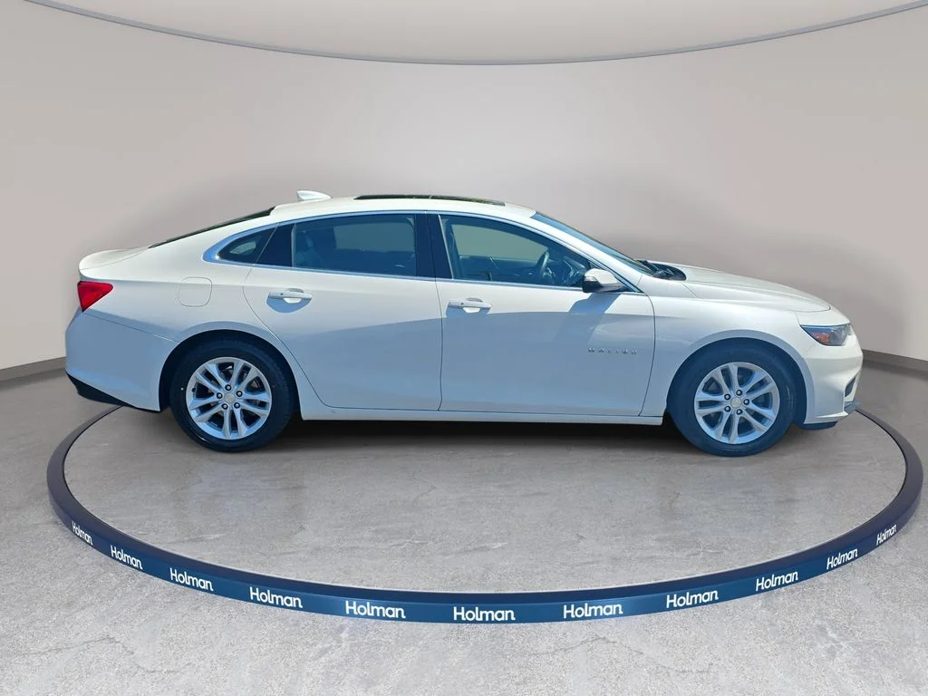 Used 2017 Beige Chevrolet Hybrid image 5
