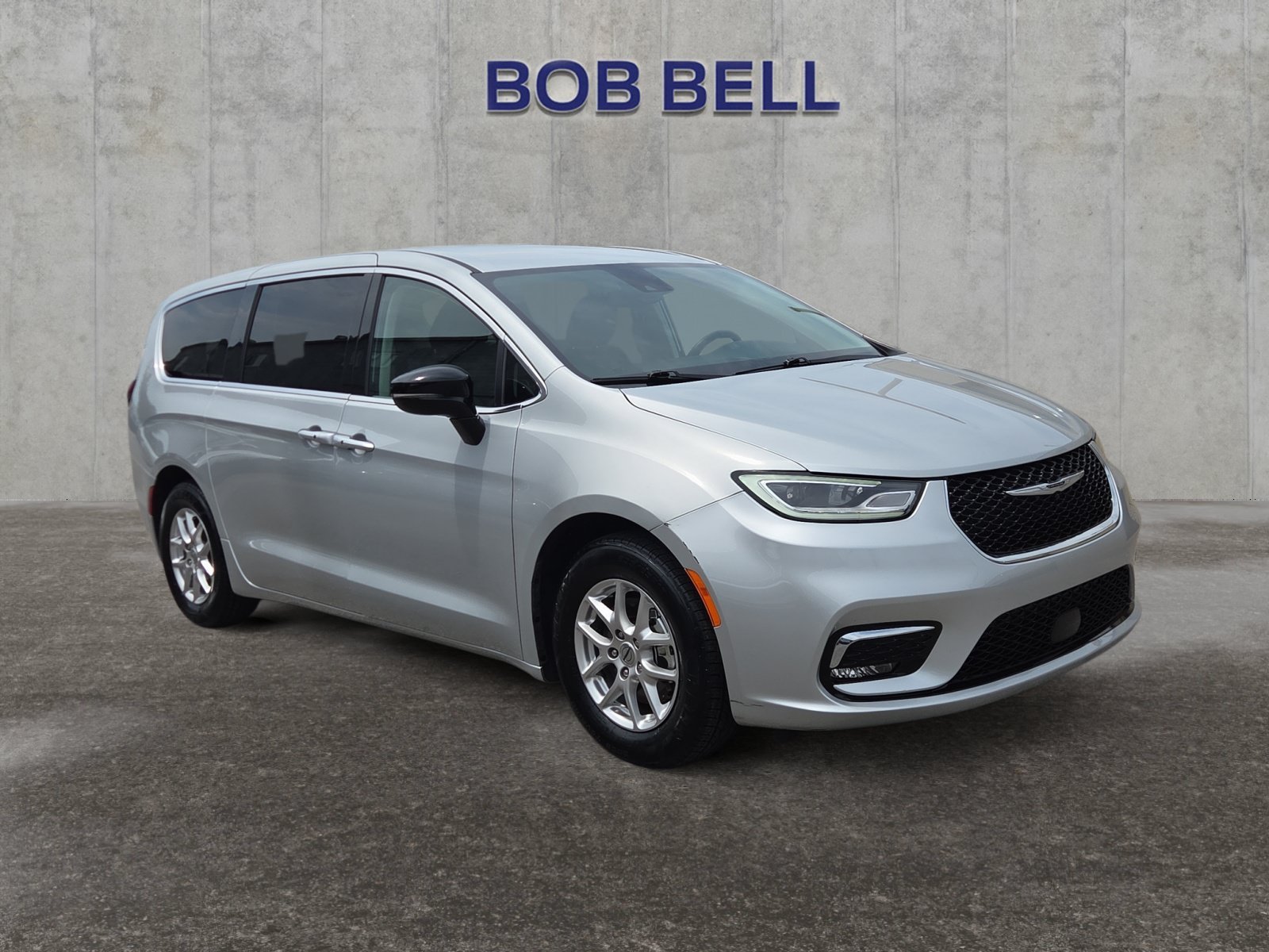 Used 2024 Silver Mist Clearcoat Chrysler Touring L image 7