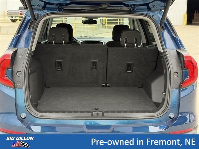 Used 2019 Blue Emerald Metallic GMC SLE image 5