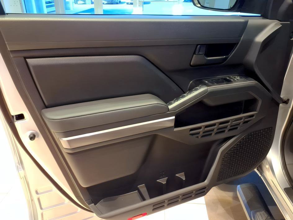 2026 Toyota Tacoma SR5 - Photo 9