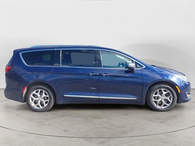 Used 2017 Blue Pearl Chrysler Limited image 4