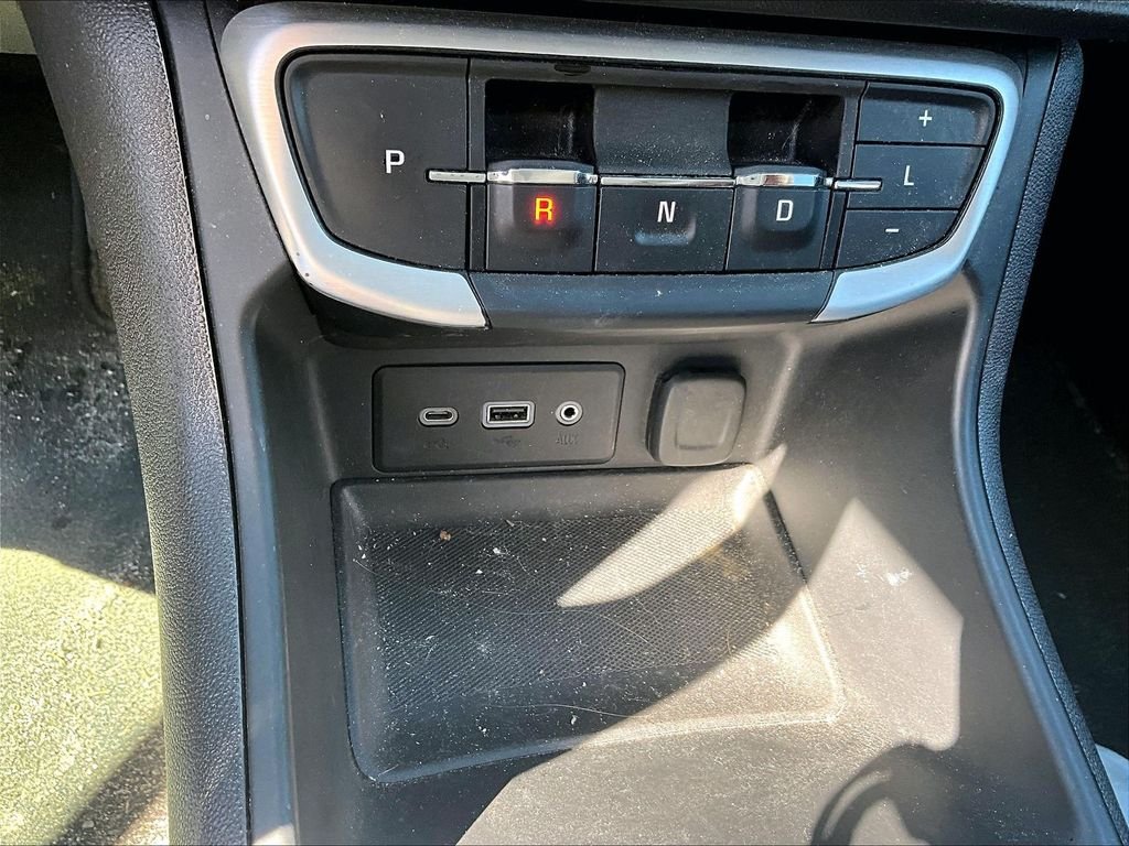 Used 2024 Summit White GMC SLE image 26