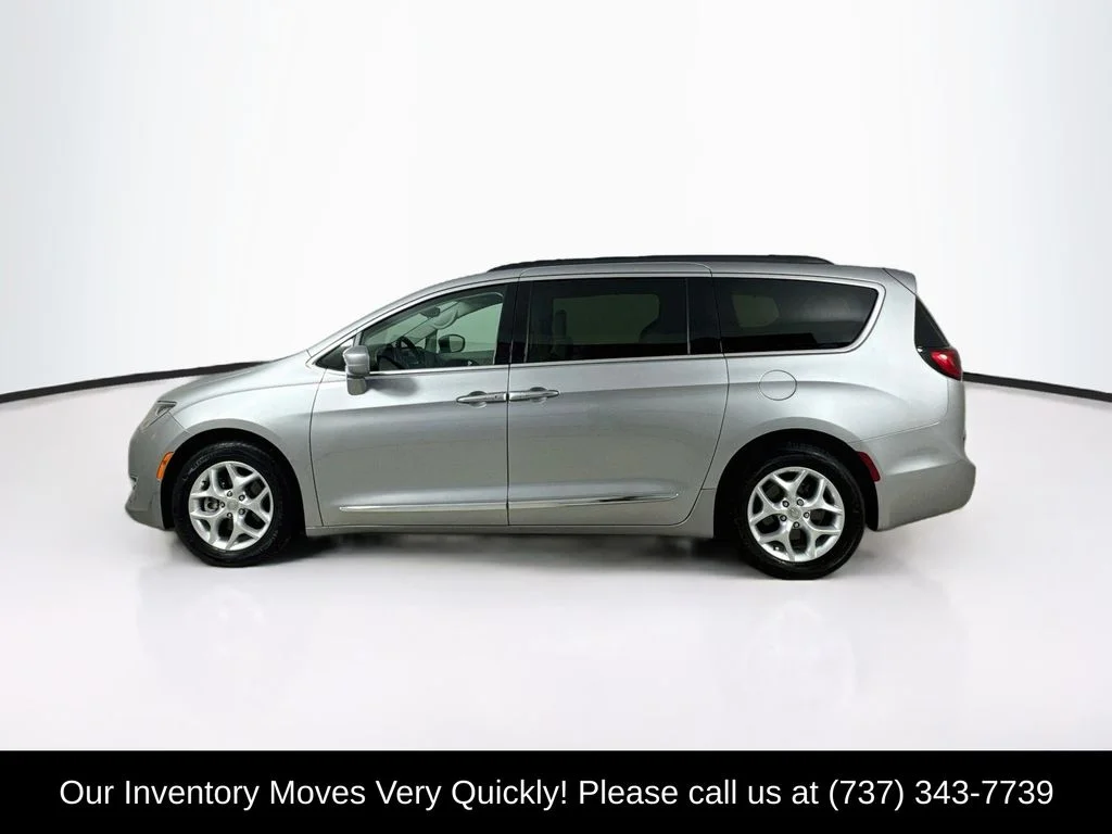 Used 2017 Billet Silver Metallic Clearcoat Chrysler Touring L image 4