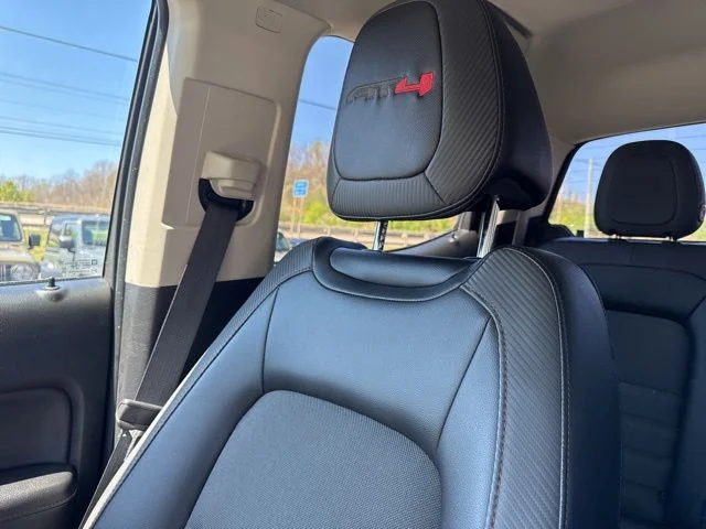 Used 2022 Black GMC AT4 w/Cloth image 43