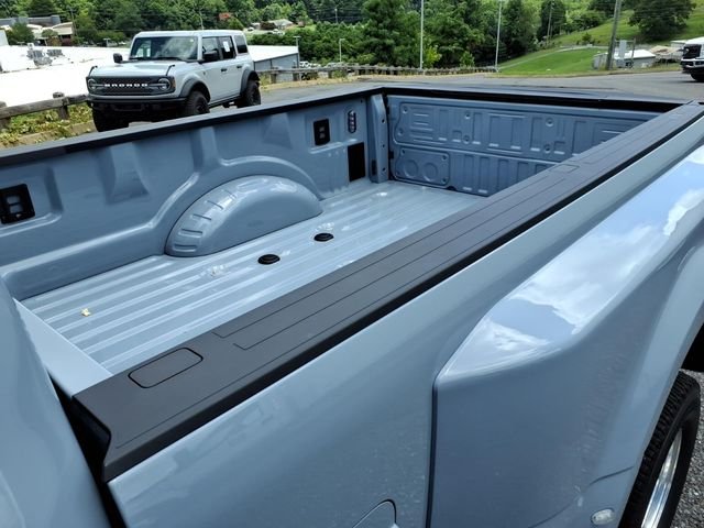 New 2026 Glacier Gray Metallic Tri-Coat Ford F-350® Lariat® image 22