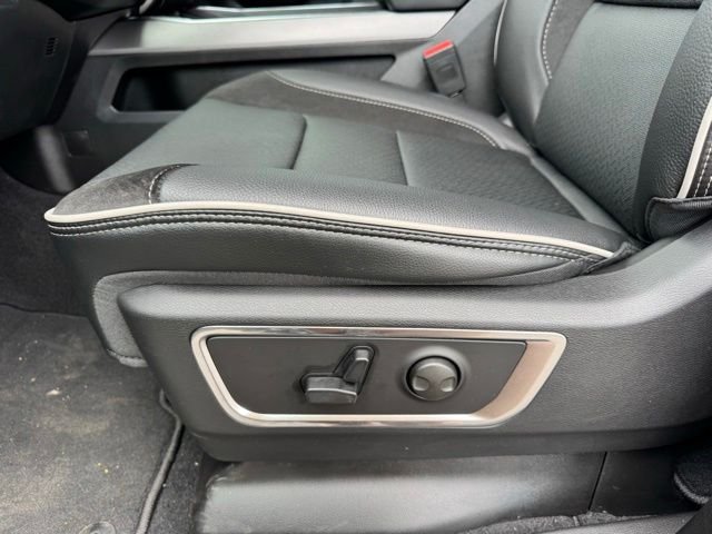 New 2026 Diamond Black Crystal Pearl-Coat Exterior Paint RAM Laramie image 14