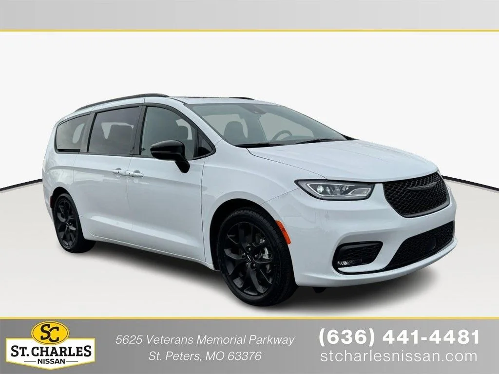2025 Chrysler Pacifica Limited's photo