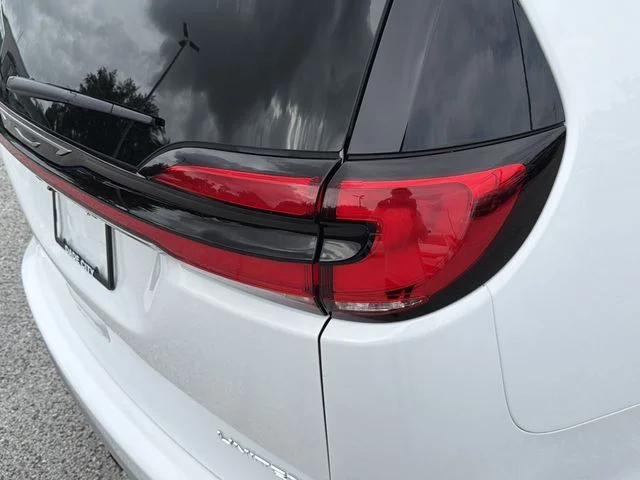 New 2027 Bright White Clear-Coat Exterior Paint Chrysler Limited image 9