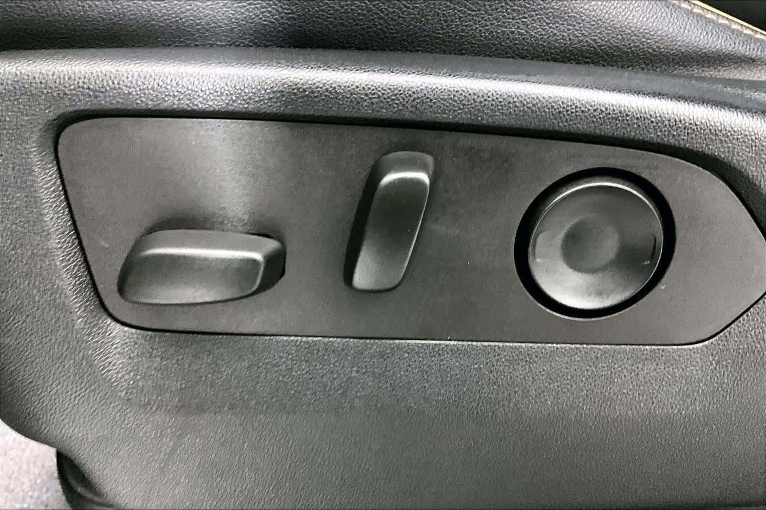 2022 GMC Yukon AT4 - Photo 33