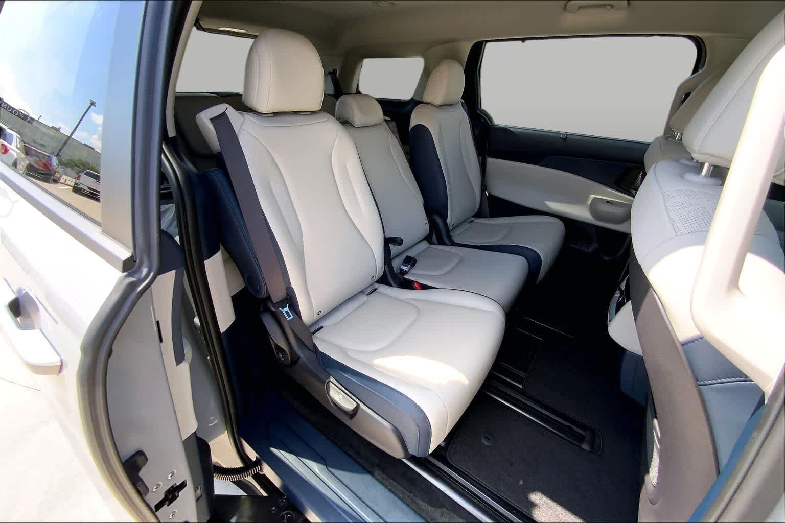 Used 2025 Ceramic Silver Kia EX image 19
