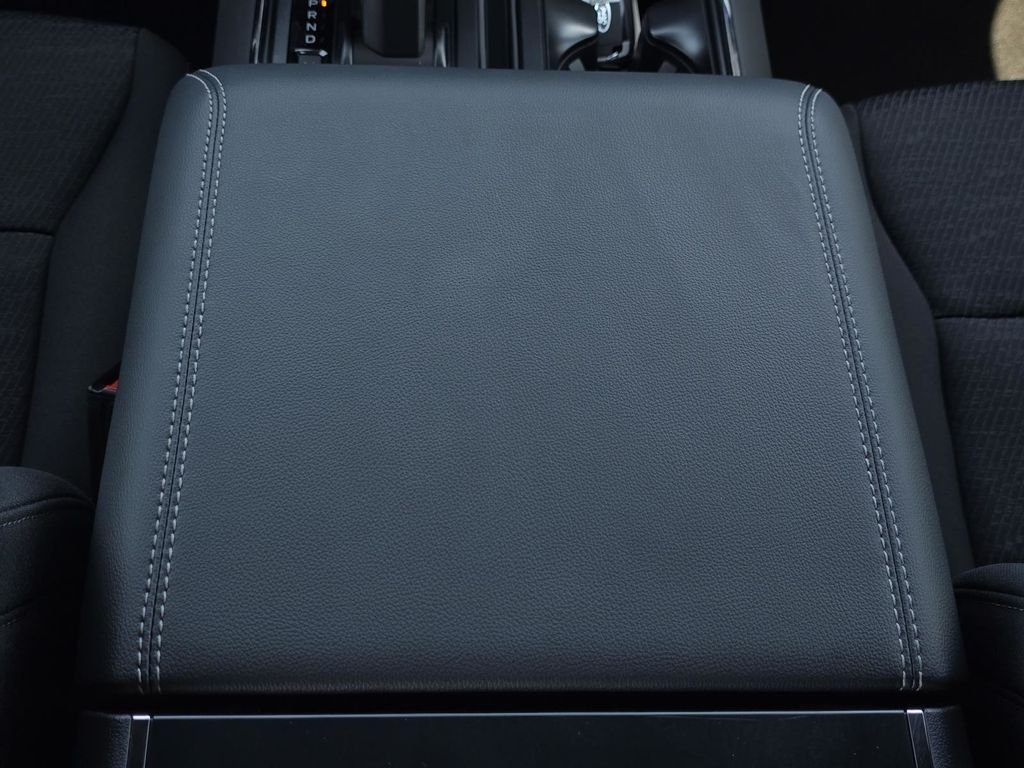 New 2026 Carbonized Gray Metallic Ford XLT image 25