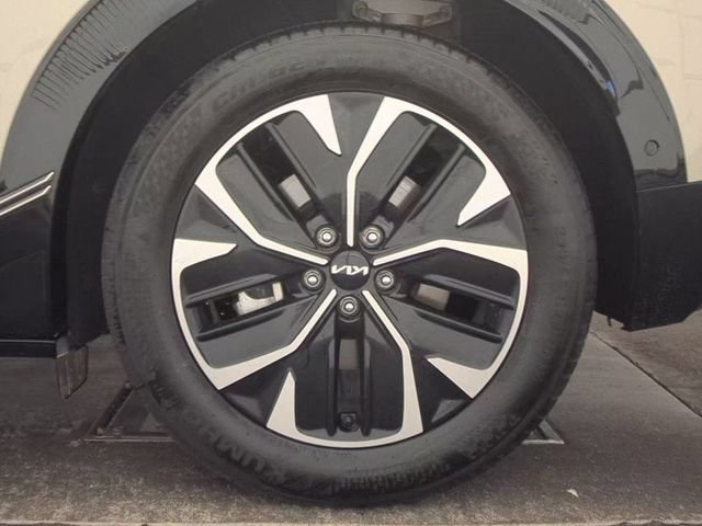 Certified Used 2024 Glacier Kia Wind image 12