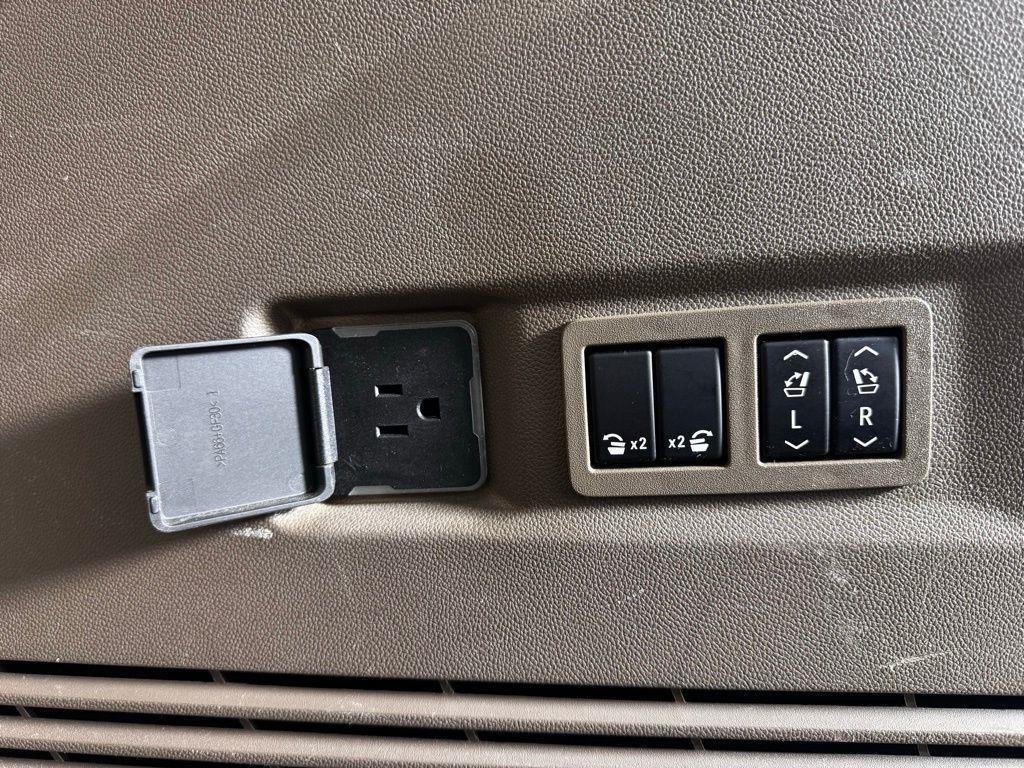 Used 2021 White Frost GMC Denali image 22