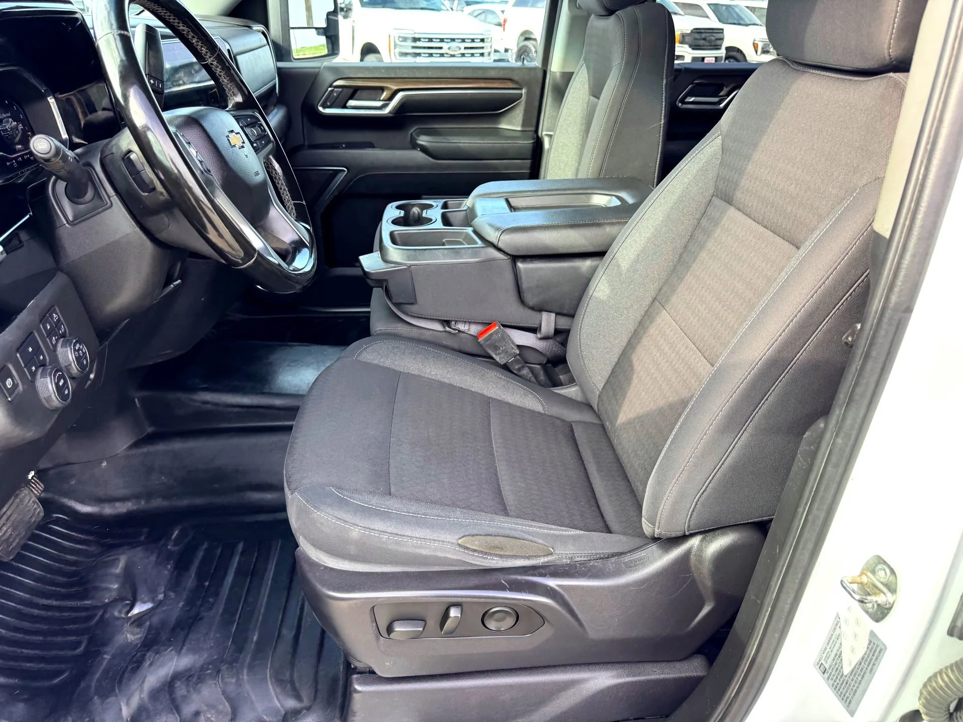 Used 2024 Summit White Chevrolet LT image 12